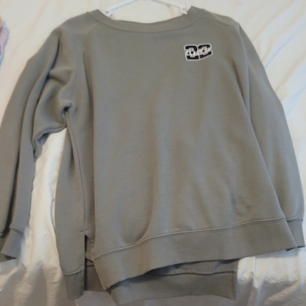 Light Gray Crewneck Overseized Sweatshirt with Class Of 22 Patch